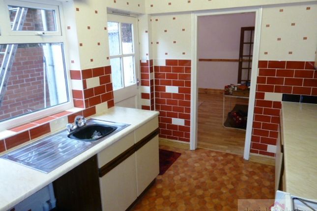 17 Cromwell Terrace, Leek photo 3