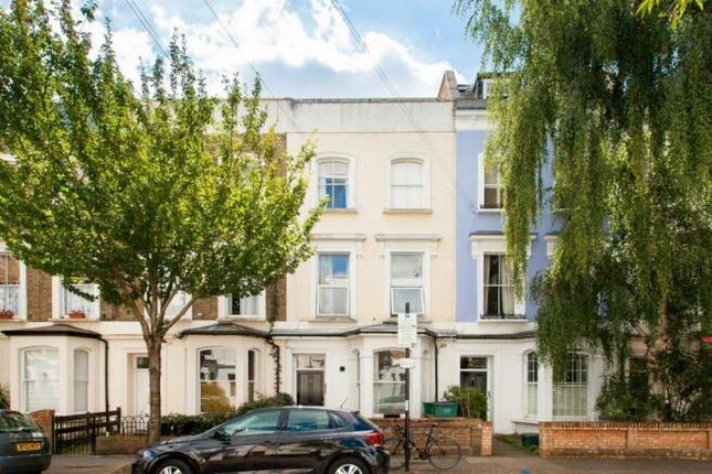 Flat to rent in Caedmon Road, Holloway
