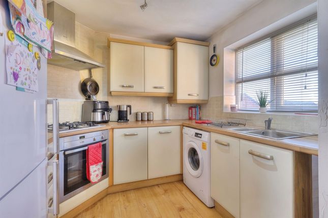 8, Peter Crisp Way, RUSHDEN photo 5