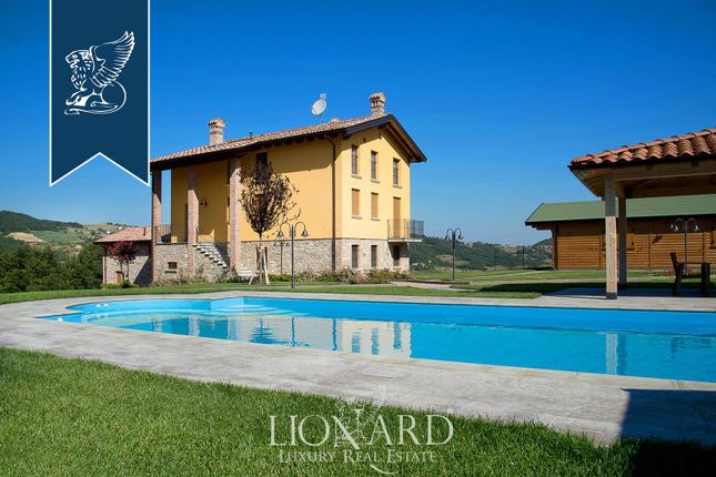 Villa for sale in Morfasso, Piacenza, Emilia Romagna