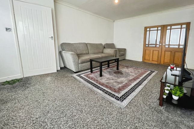 7, Summerbridge Crescent, Bradford photo 4