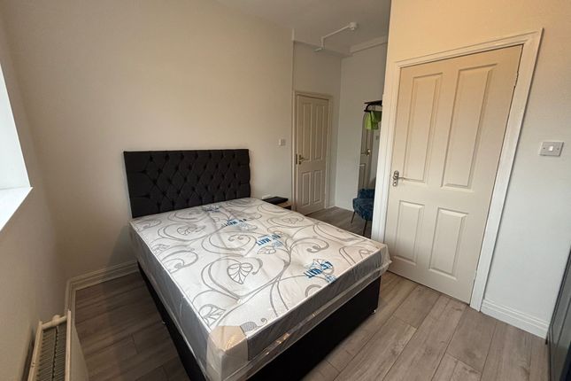 113, Oldham photo 2