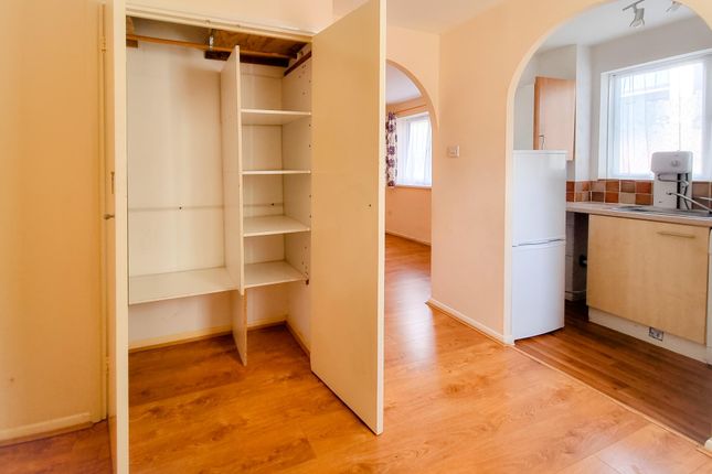 82, Southwold Road, Watford photo 4