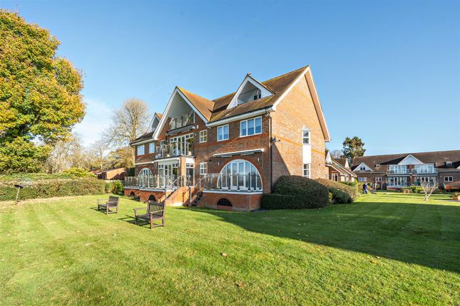 12, Andrews Reach, Bourne End photo 2