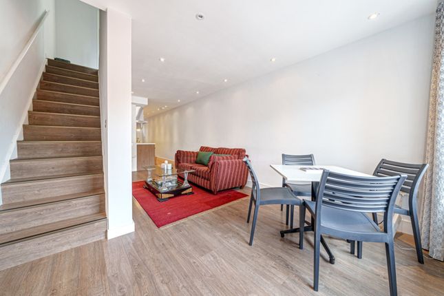 121a, Robin Hood Way, London photo 4