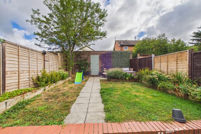35 Anton Way, Aylesbury photo 3