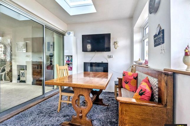 8, Sutcliffe Avenue, Weymouth photo 4