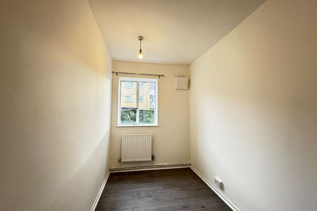 Flat to rent in Bromley Road, London