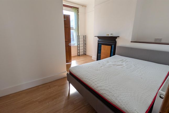 602D, Green Lanes, Southgate photo 5