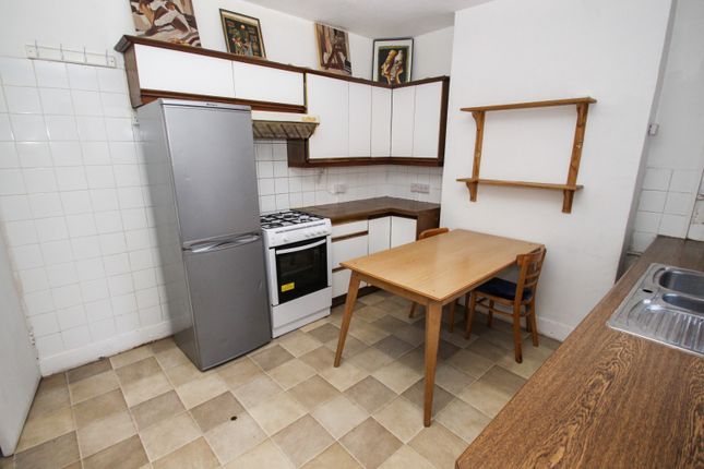 13, Hughan Road, London photo 4