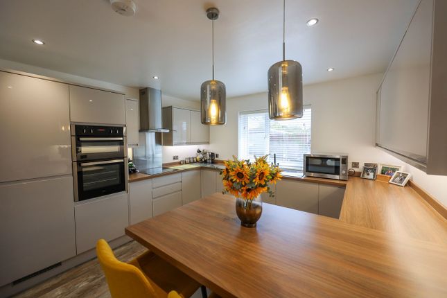 21b, Eliot Road, St Austell photo 4
