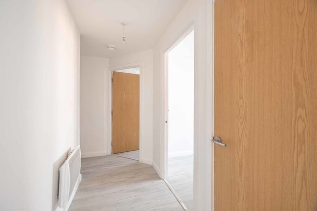 Flat 14 Centrika, Bath Road, Slough photo 2
