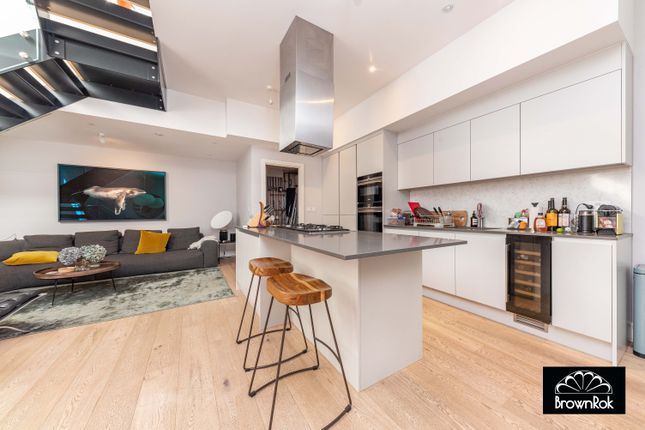 Thumbnail Terraced house to rent in Middlefield, London