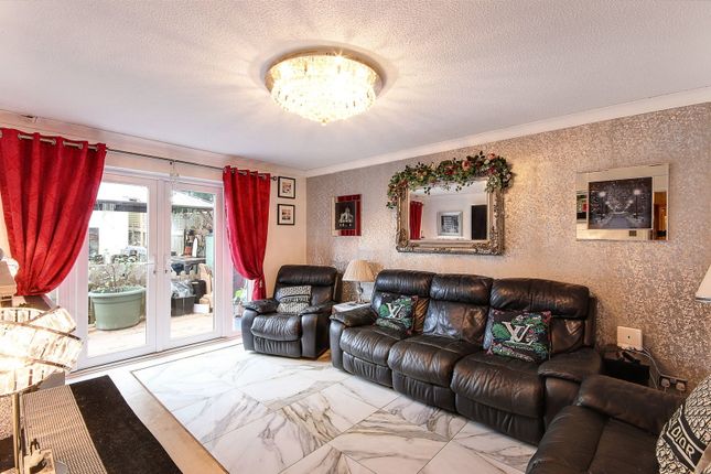 10, Chapel Wood, Longfield photo 3