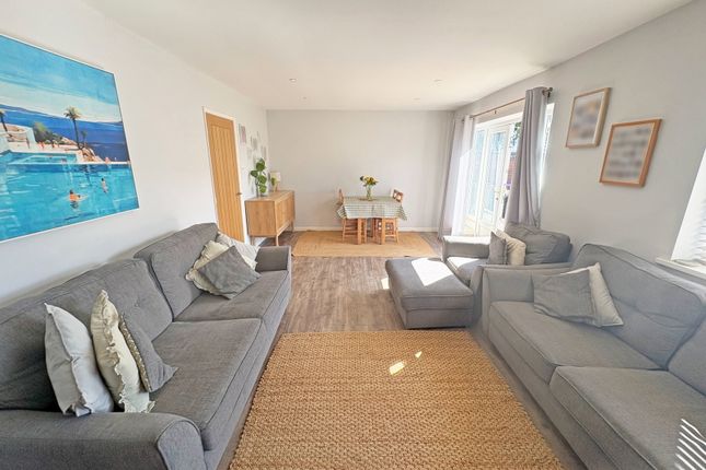 18, Walls Avenue, Skegness photo 4