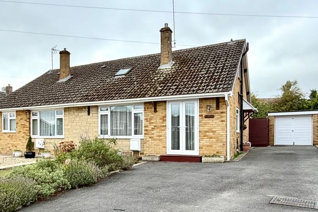 4-bed bungalow on 17, Fairway, Calne, £380,000