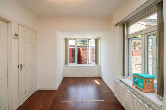 9, Hallcroft Close, Wakefield photo 4