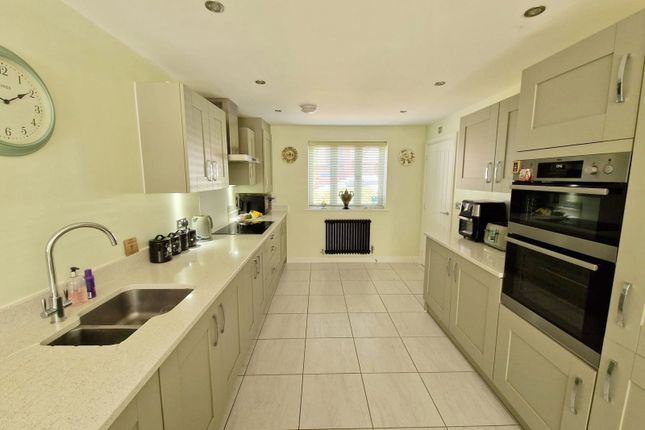 8, Taylor Crescent, Exmouth photo 3