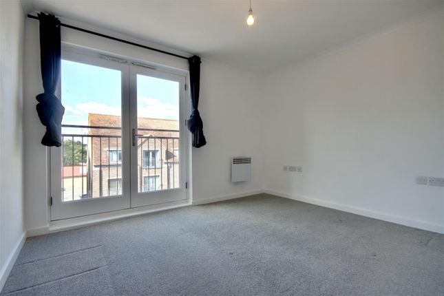 Flat 14, Pearson House, Heritage Way, Gosport photo 5