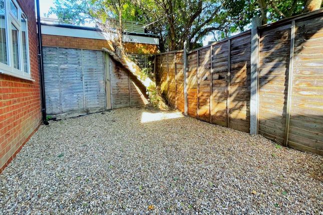 85A,, Runnymede, London photo 5
