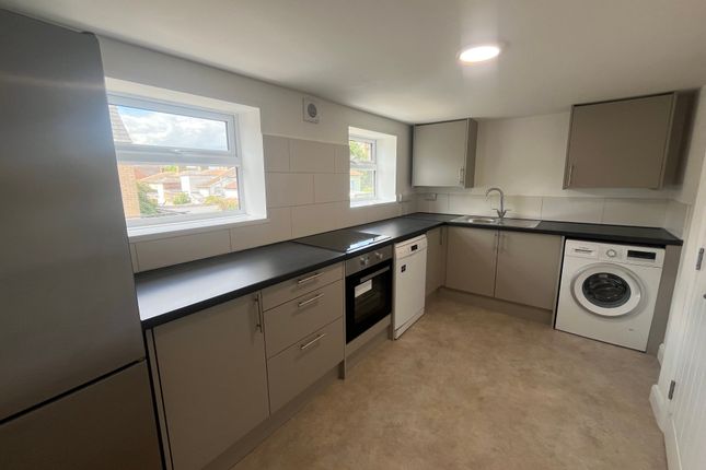 Flat 2, 229, London Road South, LOWESTOFT photo 2
