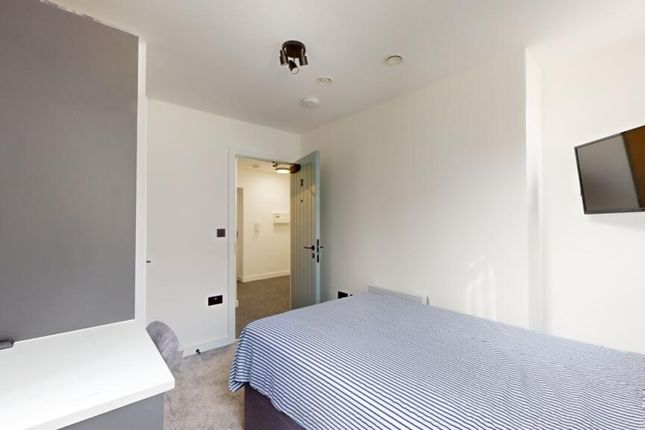 A Spacious And Tidy Double Bedroom With Modern Dec...
