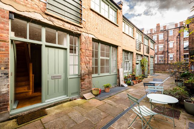 Thumbnail Mews house for sale in Temple Yard, London