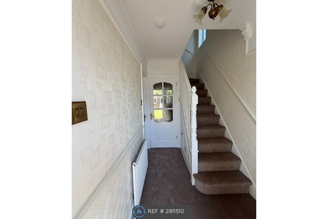 Larchwood Avenue, Romford photo 2