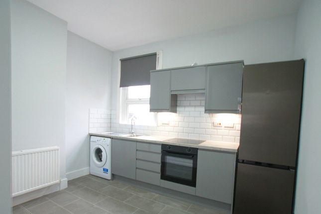 Flat to rent in Upper Tooting Road, London
