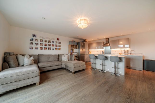 Flat Twenty Eight, Aragon House, Ebbsfleet Valley photo 3