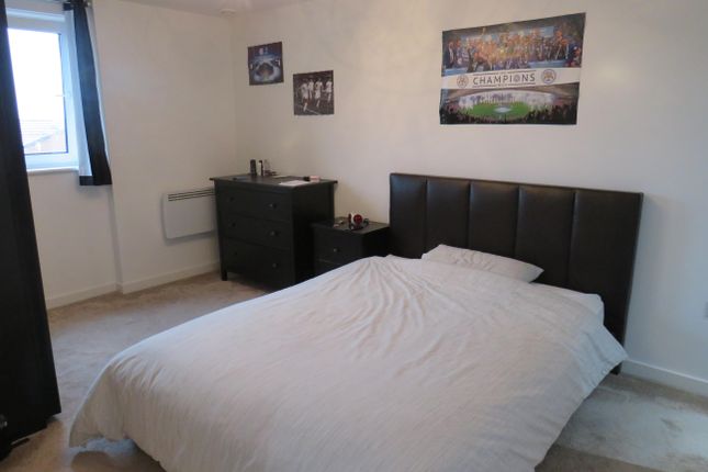 Flat to rent in Grays Place, Slough