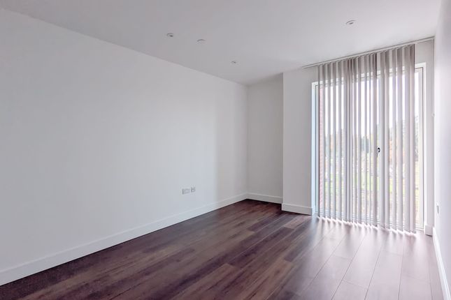 Flat to rent in Vicarage Road, Watford