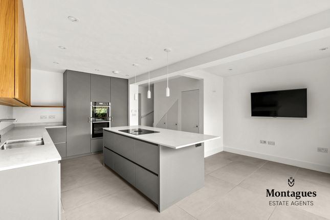 4 The Gables, The Plain, Epping photo 4
