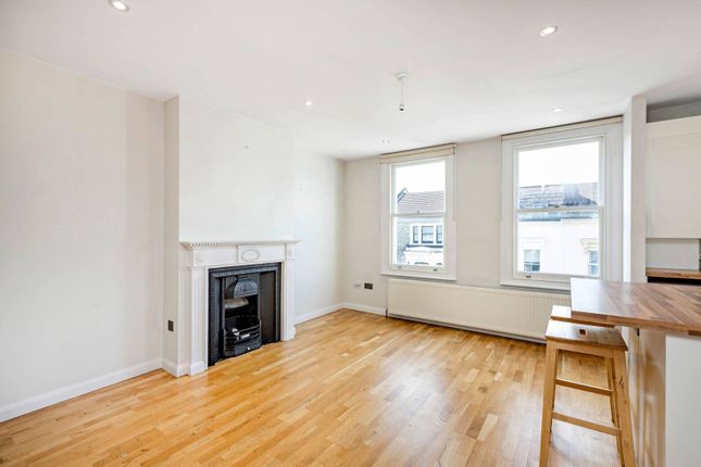 Flat to rent in Lower Richmond Road, West Putney, London