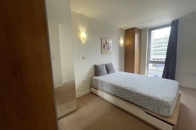 Flat to rent in Empire Way, Wembley