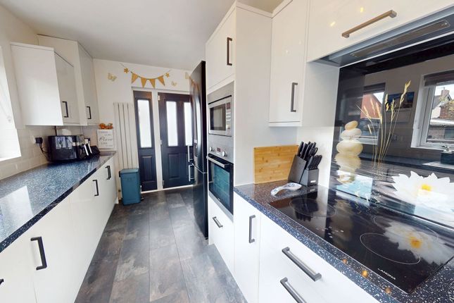 107 Gleneagles Crescent, Stoke-On-Trent photo 4