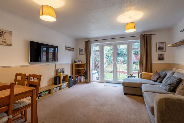 18, Abbots Field, Gravesend photo 2