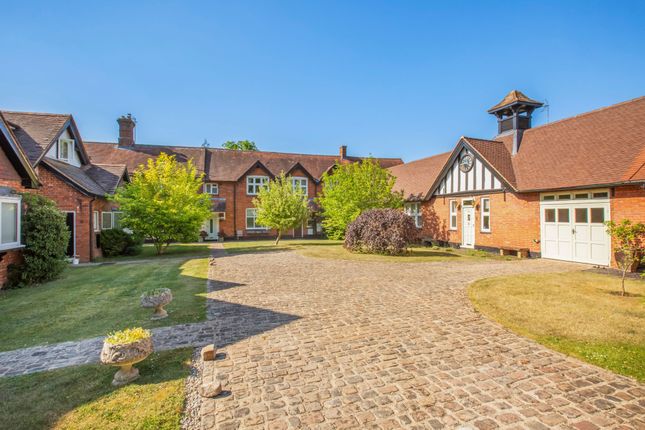 5 Bridle Manor, Aylesbury photo 4