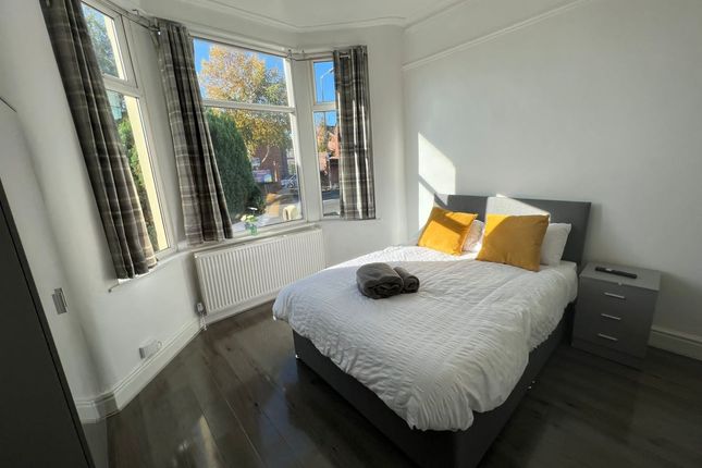 Flat to rent in Hall Lane, Liverpool