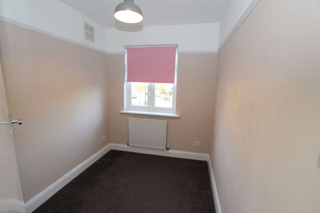 33 Fouracres road, Enfield photo 5