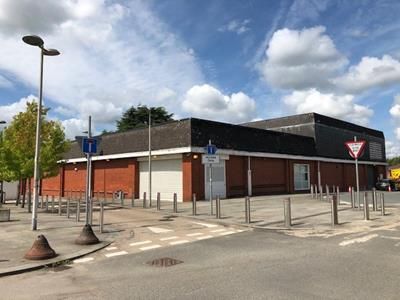 Retail premises to let in Former Co-Op, College Street, Ammanford, Carmarthenshire