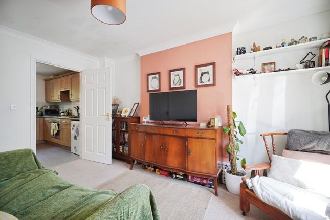8, Calver Close, Penryn photo 4