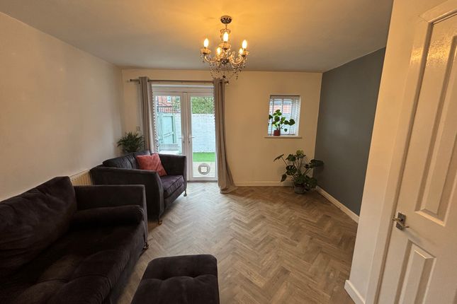 32, Stockport photo 5
