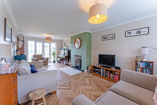 6, Weinahr Close, Market Harborough photo 4