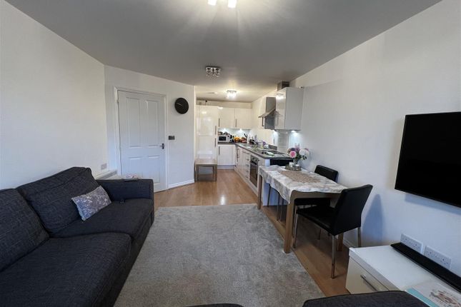 140 Gemini Park, Manor Way, Borehamwood photo 4