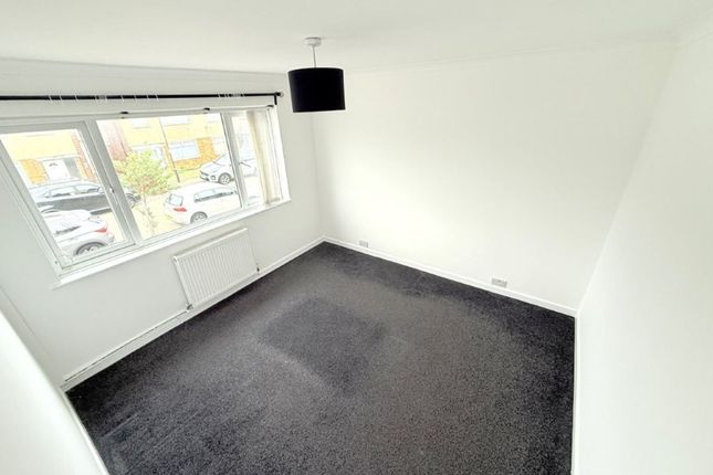 23 Holmbridge Gardens, Enfield photo 4