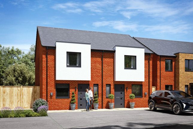 3-bed semi-detached on 27 Vick Close, Stonehouse, £340,000