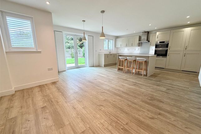 31, Woodlands Avenue, Rowlands Castle photo 4