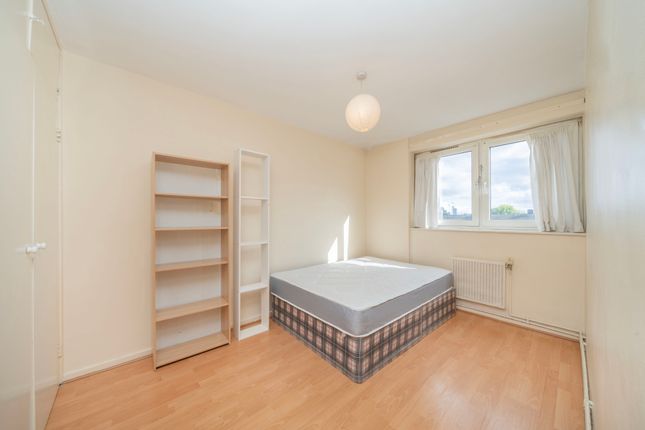 38 Molesworth House, Brandon Estate, London photo 4