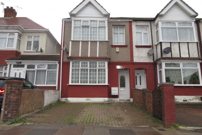 Thumbnail End terrace house for sale in Greenford Avenue, Southall, Middlesex